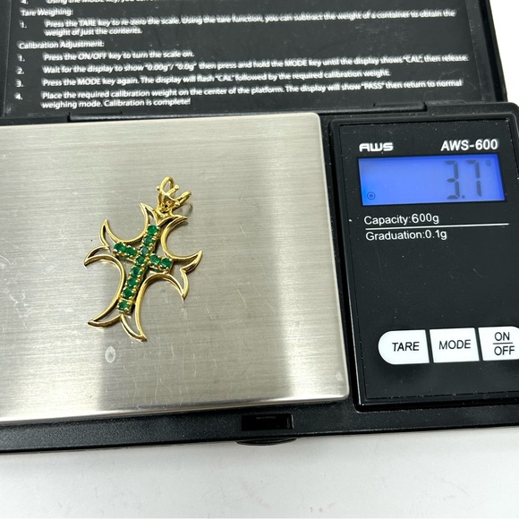 18K solid yellow gold with genuine emeralds cross pendant, 3.7g - Picture 16 of 16